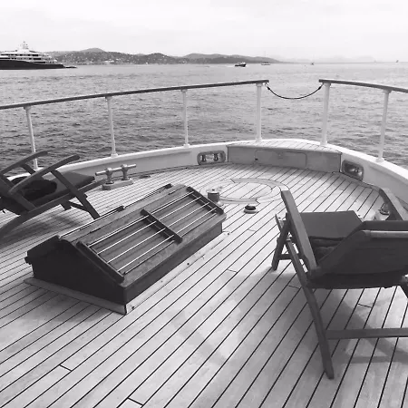 Botel Emerald