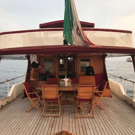 Botel Emerald Genova